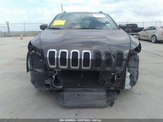1C4PJLCB2GW275080 Jeep Cherokee Latitude