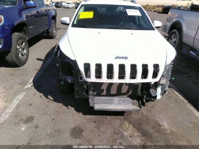 1C4PJLCB7JD511595 Jeep Cherokee Latitude