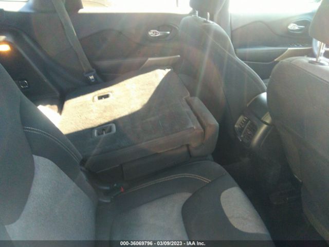 1C4PJLCB7JD511595 Jeep Cherokee Latitude