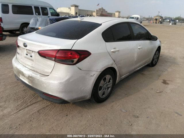 3KPFK4A7XJE256856 KIA FORTE LX
