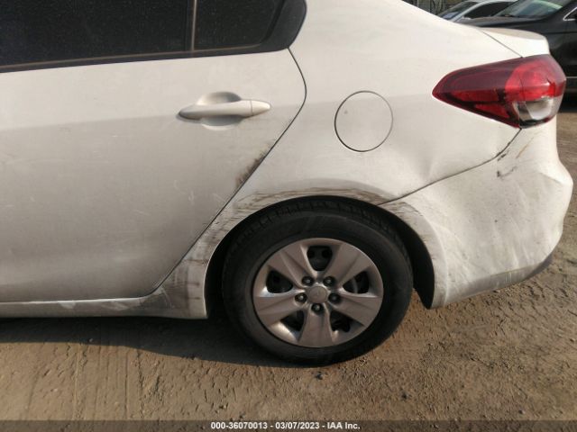 3KPFK4A7XJE256856 KIA FORTE LX
