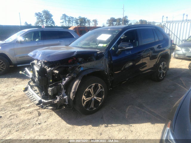 2022 Toyota RAV4, VIN: JTMFB3FV5ND077049