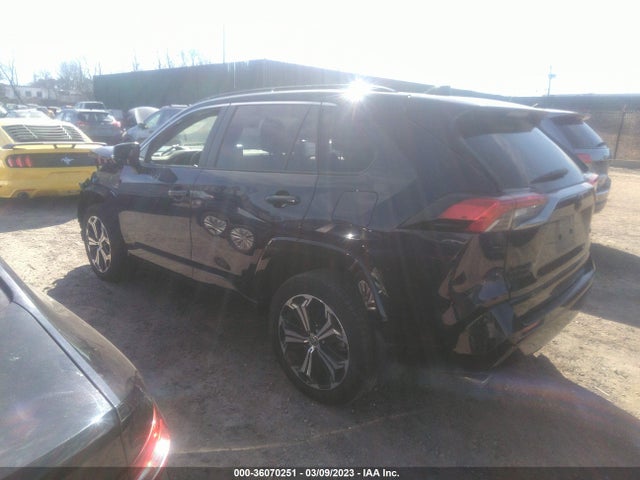 2022 Toyota RAV4, VIN: JTMFB3FV5ND077049