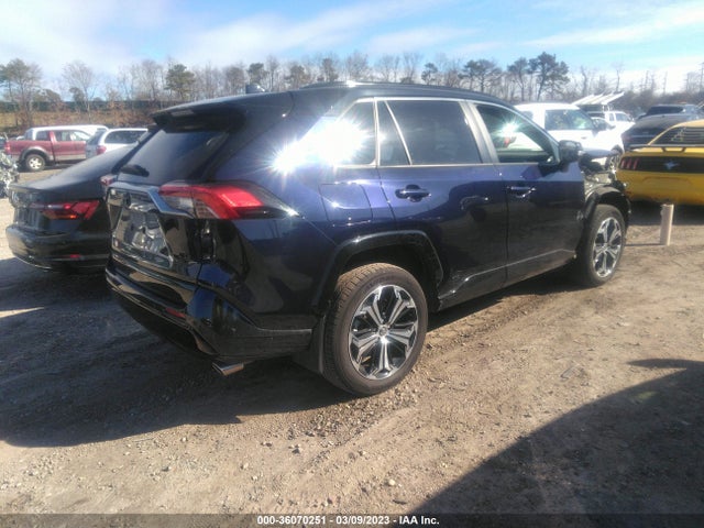 2022 Toyota RAV4, VIN: JTMFB3FV5ND077049