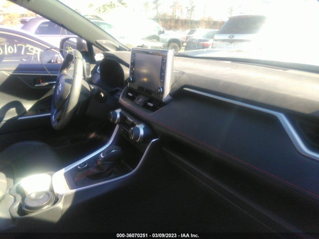 2022 Toyota RAV4, VIN: JTMFB3FV5ND077049