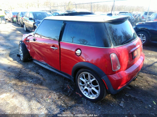 2006 MINI COOPER S WMWRE335X6TL16110 Photo 2
