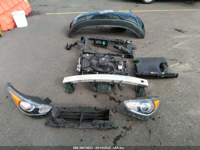 KNDCB3LC2J5164790 KIA NIRO LX