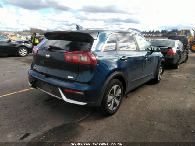 KNDCB3LC2J5164790 KIA NIRO LX