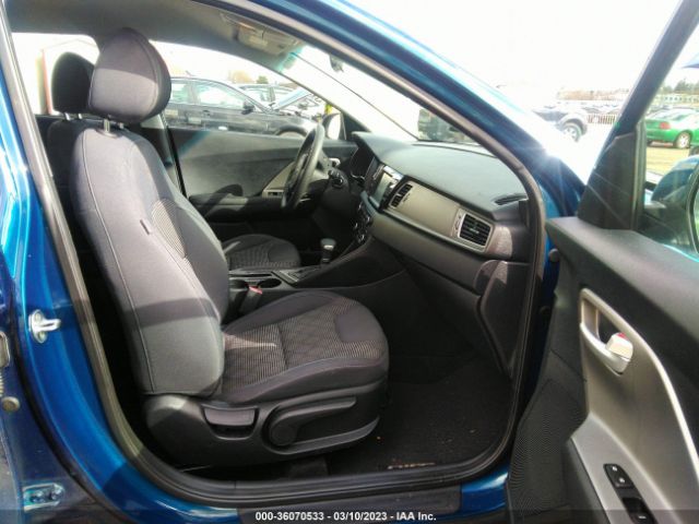KNDCB3LC2J5164790 KIA NIRO LX