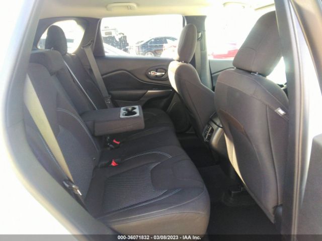 1C4PJLCB2KD340546 Jeep Cherokee Latitude