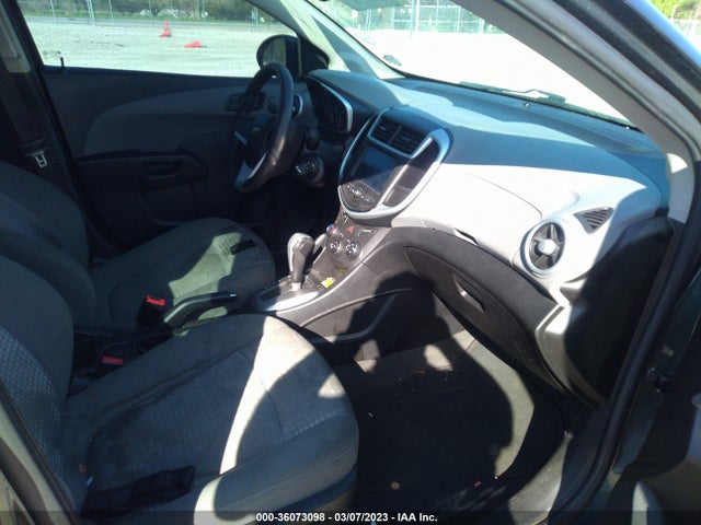 Chevrolet SONIC LS 2017 1G1JB5SH4H4108052 Image 6