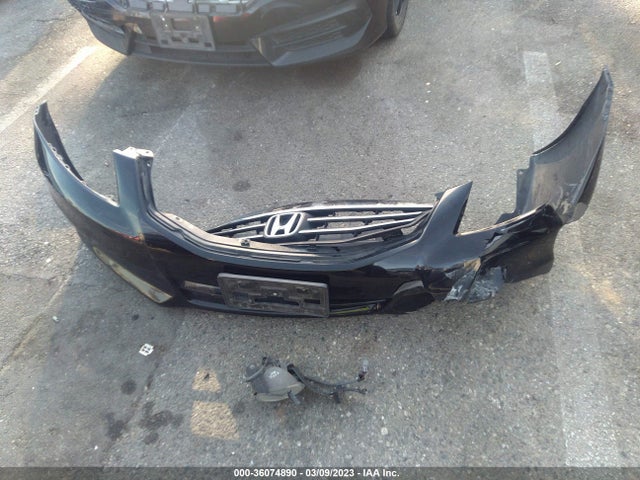 2011 HONDA ACCORD SDN EX-L VIN: 1HGCP3F81BA027956