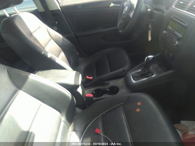 3VWD17AJ1EM211806 Volkswagen Jetta Sedan Se