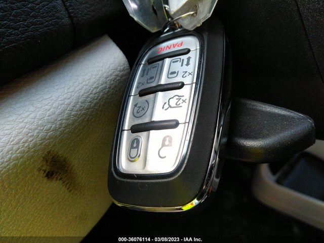 2022 Chrysler Pacifica Hybrid, VIN: 2C4RC1L77NR137088