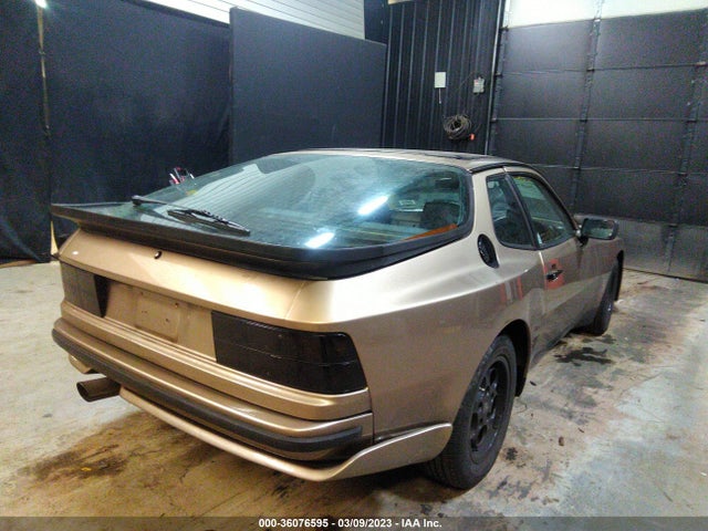 1984 PORSCHE 944 VIN: WP0ZZZ94ZEN409354