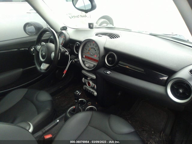 2010 MINI COOPER CLUBMAN WMWMM3C50ATZ32629 Photo 4