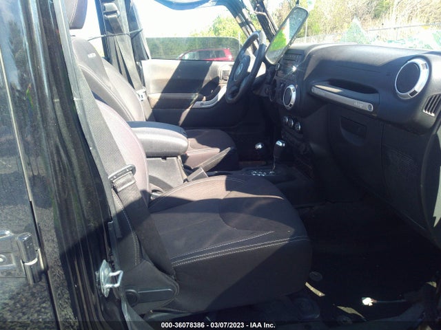 1C4BJWFG0EL306053 Jeep Wrangler Unlimited Rubicon