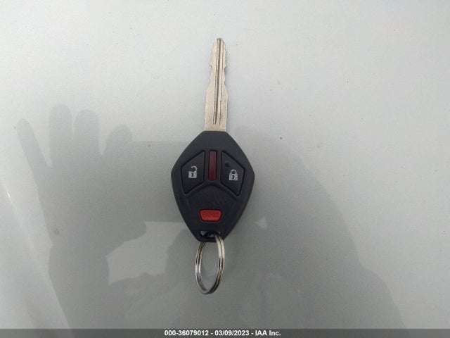 JA4AD2A3XGZ010046 Mitsubishi Outlander Es