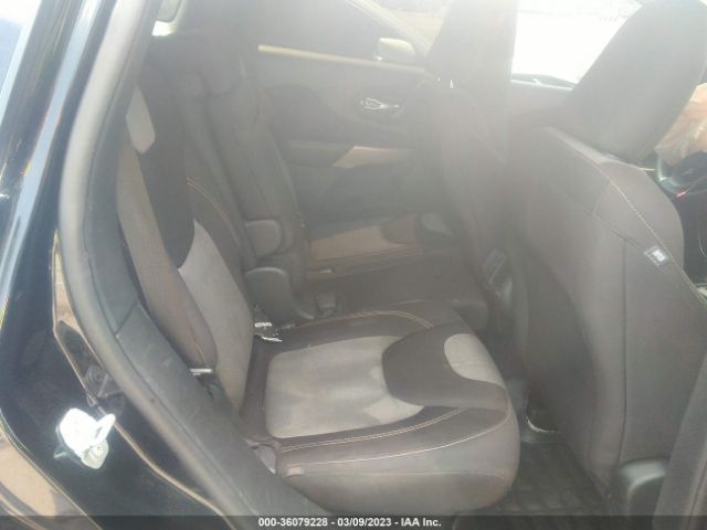 1C4PJLCB7JD604830 Jeep Cherokee Latitude