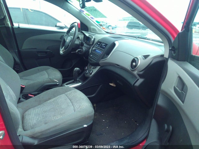 Chevrolet SONIC LS 2015 1G1JA5SH0F4107450 Image 5