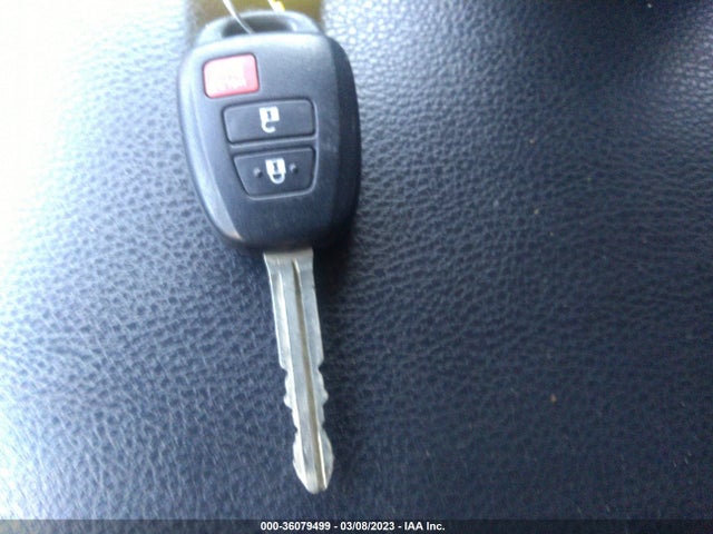 Toyota RAV4 LE 2018 JTMBFREV5JJ213473 Image 3
