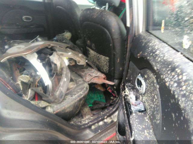 KNDJX3AAXJ7537833 KIA Soul !