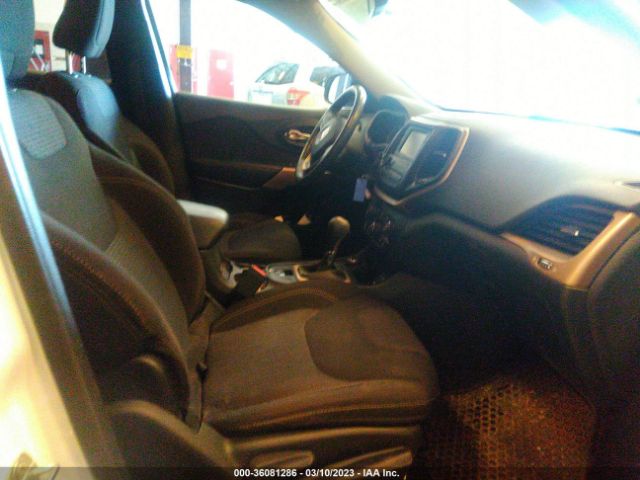 1C4PJMCB9HD217826 Jeep Cherokee Latitude