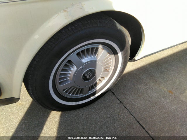 1987 ROLLS-ROYCE SILVER SPUR VIN: SCAZN02A7HCX21819