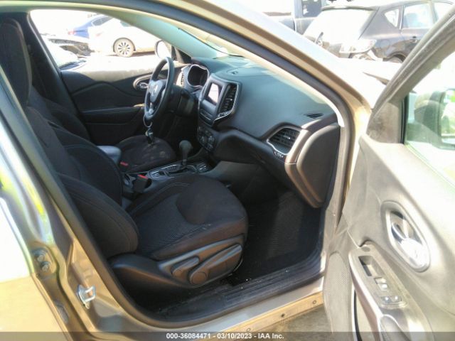 1C4PJLCX8KD340868 Jeep Cherokee Latitude