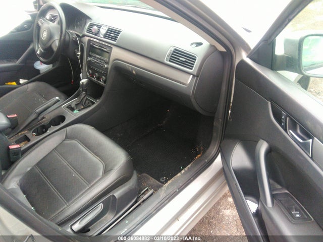 1VWAT7A35EC066902 Volkswagen Passat Wolfsburg Ed