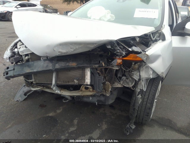 Toyota COROLLA LE 2018 5YFBURHE5JP745755 Image 8