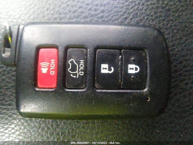 2016 Toyota RAV4, VIN: JTMRJREV9GD058415