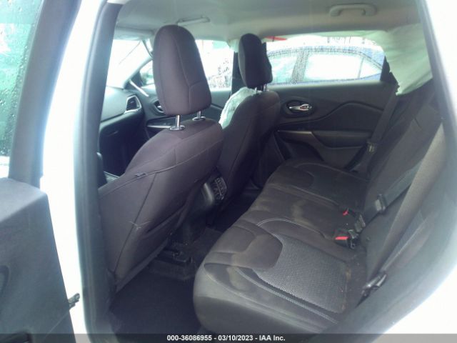1C4PJLCB4KD344646 Jeep Cherokee Latitude