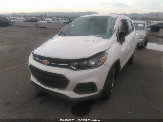 Chevrolet TRAX LS 2019 3GNCJKSB6KL108205 Image 2
