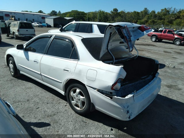1999 HONDA ACCORD SDN EX VIN: 1HGCG5653XA090758