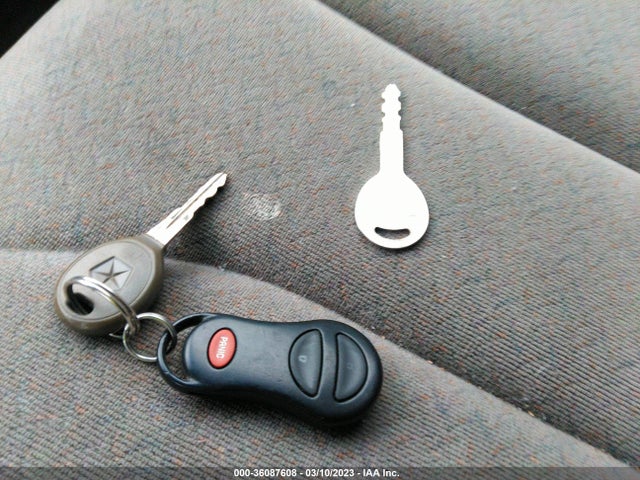 Dodge Caravan Sport 2002 2B4GP44R92R726214 Image 3