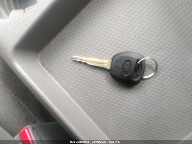 KNDMG4C77C6500171 KIA SEDONA LX