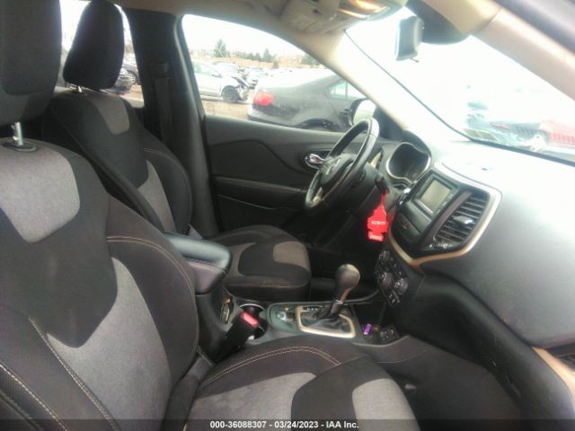 1C4PJLCB5EW126448 Jeep Cherokee Latitude