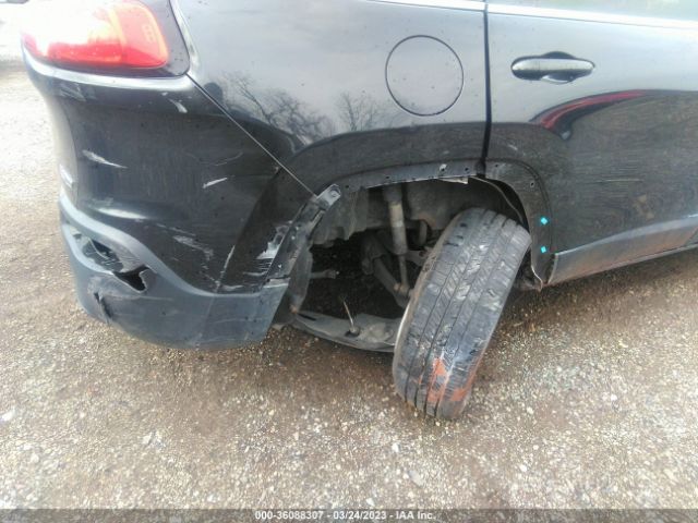 1C4PJLCB5EW126448 Jeep Cherokee Latitude