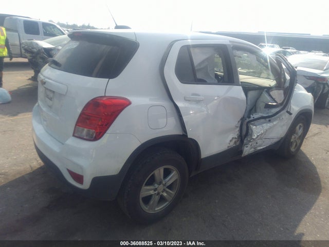 Chevrolet TRAX LS 2020 3GNCJKSB1LL203241 Image 4