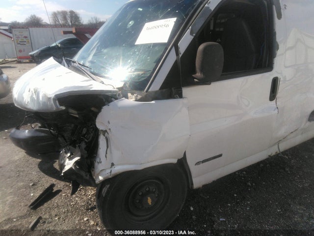 Chevrolet EXPRESS CARGO VAN 2002 1GCGG25R121247098 Image 4