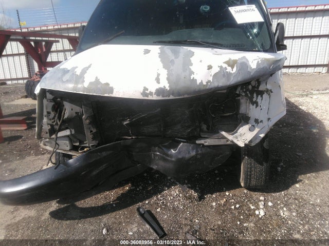 Chevrolet EXPRESS CARGO VAN 2002 1GCGG25R121247098 Image 8