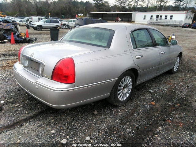 Lincoln Town Car Ultimate 2004 1LNHM83W34Y686513 Image 5
