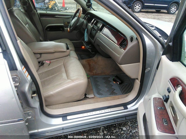 Lincoln Town Car Ultimate 2004 1LNHM83W34Y686513 Image 6