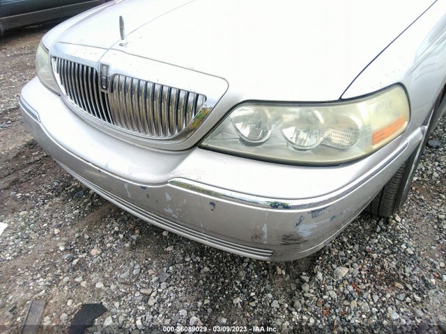 Lincoln Town Car Ultimate 2004 1LNHM83W34Y686513 Image 7