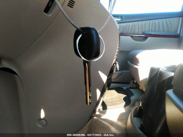 Toyota SIENNA XLE 2005 5TDZA22C15S264730 Image 3