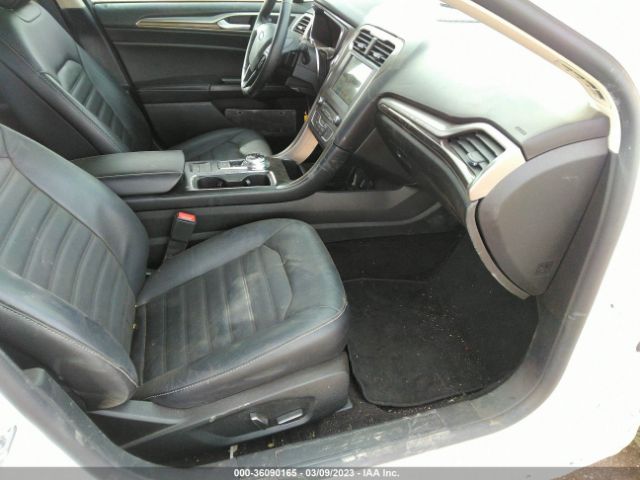 3FA6P0HD2HR335212 Ford FUSION SE