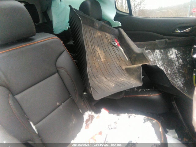 GMC Acadia At4 2023 1GKKNLLS6PZ127564 Image 8