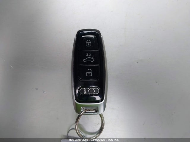 2019 Audi e-tron, VIN: WA1VABGEXKB009595