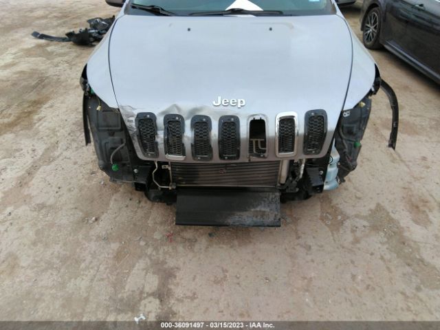 1C4PJLCB4JD577683 Jeep Cherokee Latitude